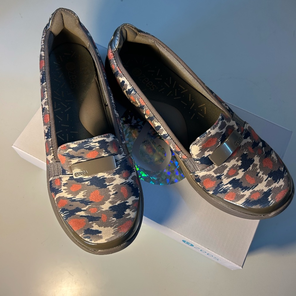 B ZEES WOMEN'S SHOES